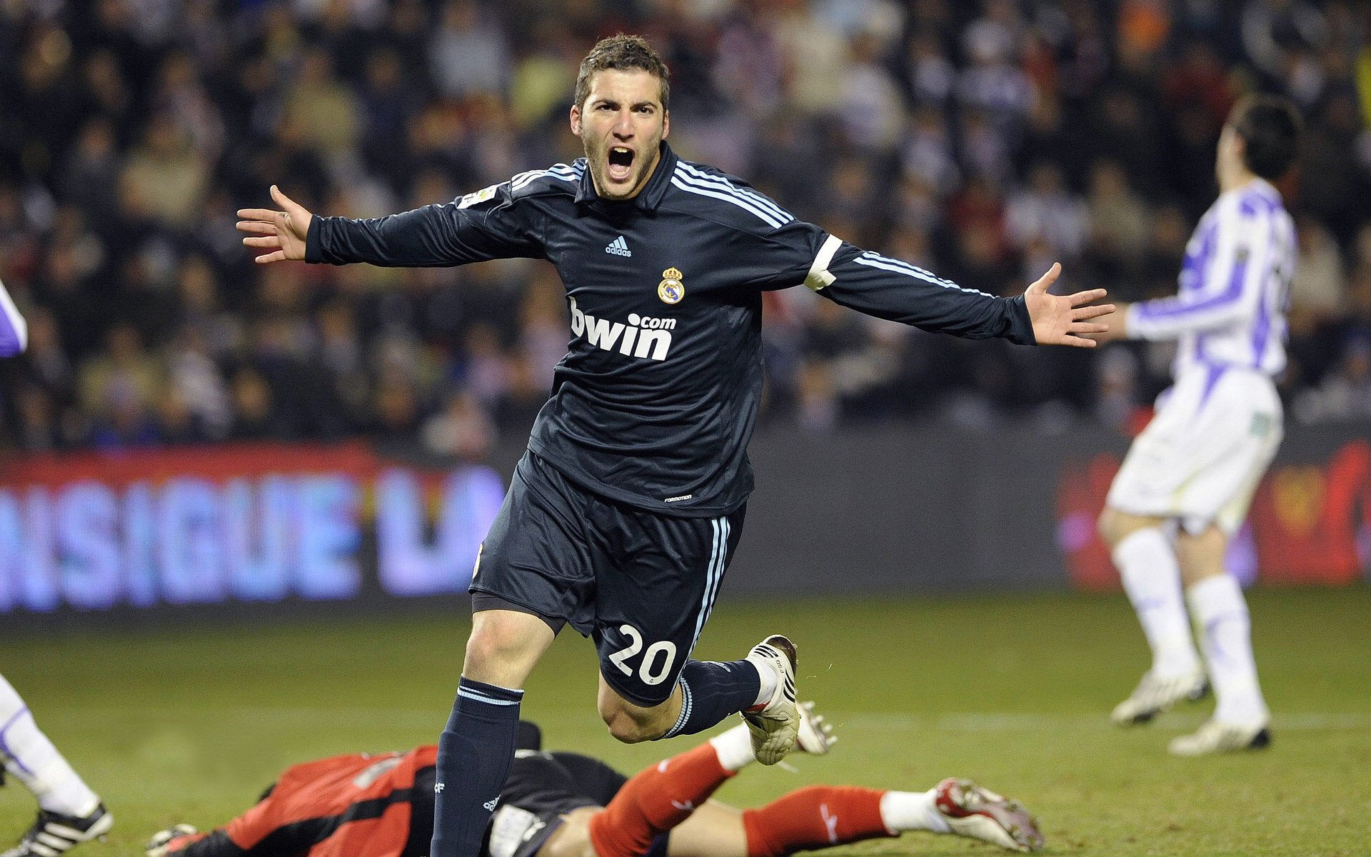 克莱尔·温斯坦：稳健步伐冲击领奖台，克里夫-莱温斯顿